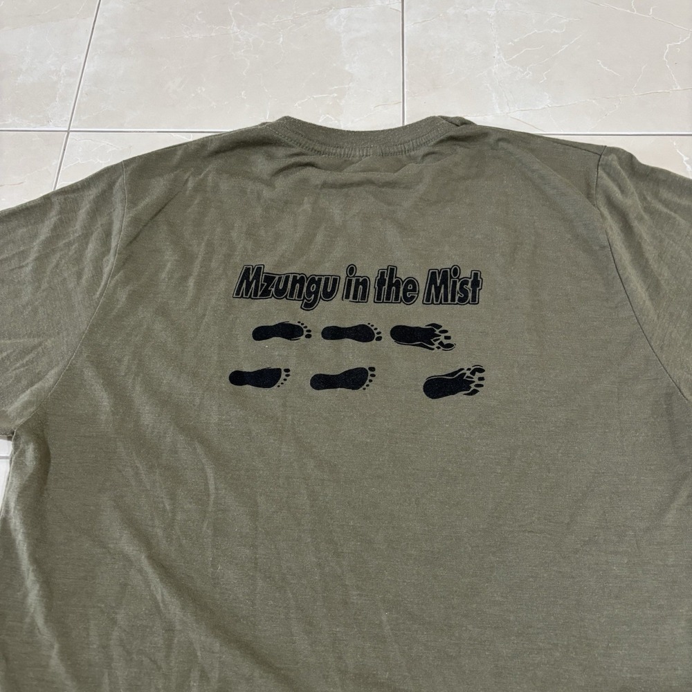 Vintage Mzungu In The Mist T Shirt Africa Movie TV Swahili Mens M Gorilla Animal - Picture 4 of 7